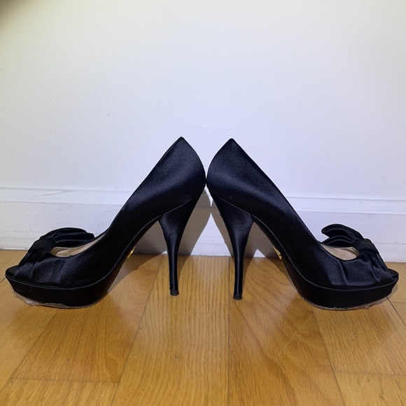 Prada high heel with black satin bow - Picture 2 of 8